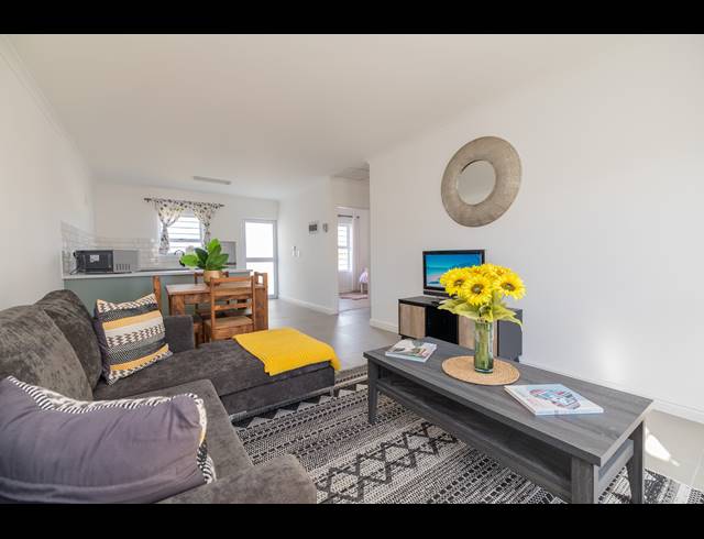 3 BEDROOM FREEHOLD FOR SALE IN SILVERSANDS